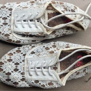 Gianni Bini Cream Floral Lace Sneakers